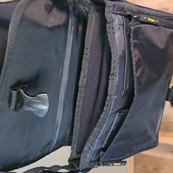 TARGUS CITYGEAR Mini Messanger/Crossbody Bag, Unisex - Picture 9 of 16